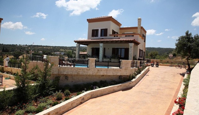 Attractive villa with private pool