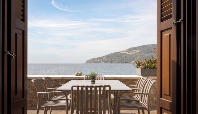 Aura Seafront Villa, Bill & John Peloponnese