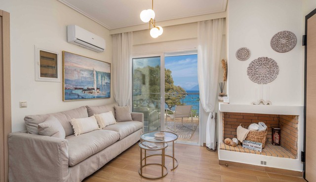 Aura Seaside Apartment - 5 min Walk to Melissani Lake