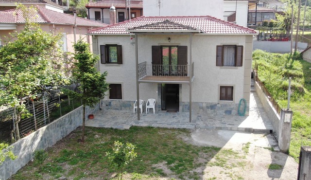 Authentic Mountain Villa near Meteora- Fireplace, Views & Family Comfort