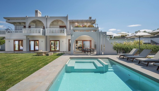 Azatis Luxury Villa: 7-bedroom Villa with a Heated Pool, Hot Tub & Seaview