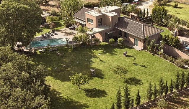 BBQ & Jacuzzi★HEATED pool★Big Garden★2 cars rental included★18 sleeps