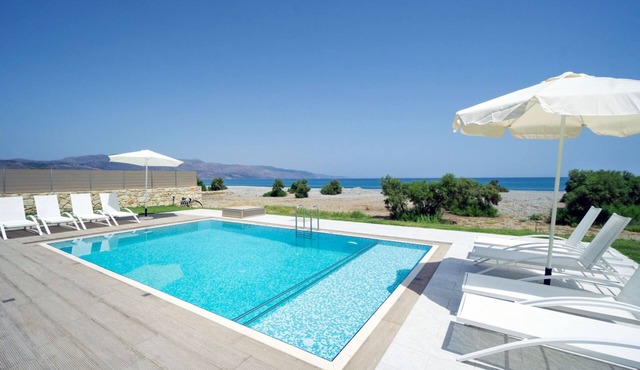 Beach Villa II, with 4 bedrooms, private pool, next to the beach
