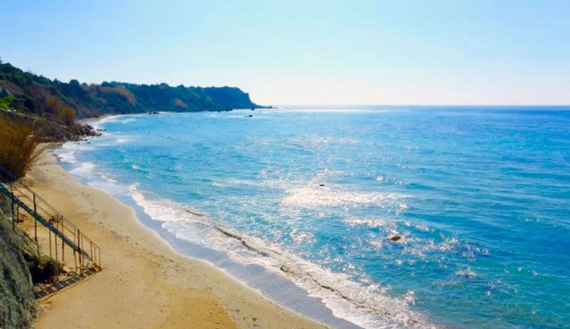 Beachfront Villa Rania - Holiday Villa Rental by the Sea with pool in Corfu, Greece