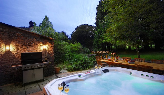 Beautiful 5bedroom house sleeps13 hottub