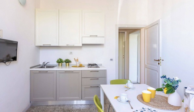 Beautiful apartment in villa for 6 guests with WIFI, A/C, TV and balcony