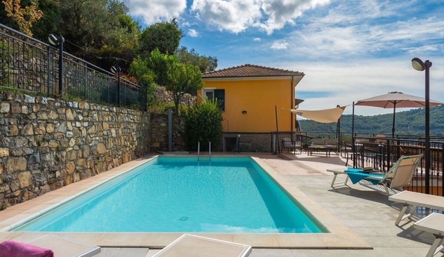 Beautiful apartment for 6 people with pool, WIFI, TV, patio and panoramic view