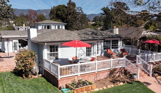 Beautiful Montecito Beach House. Stones throw away from Butterly Beach