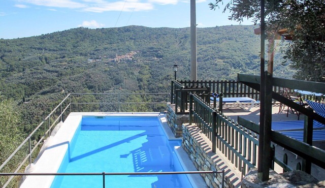 Beautiful private villa with WIFI, private pool, TV, terrace, pets allowed and panoramic view
