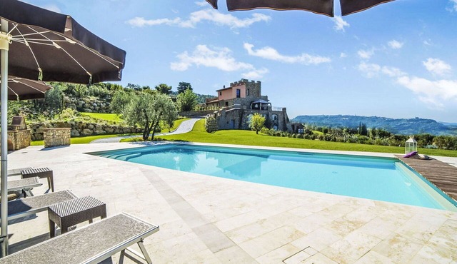 Beautiful private villa with private pool, A/C, WIFI, TV, terrace, pets allowed and panoramic view