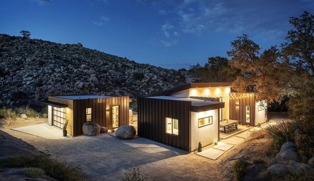 Beautiful Tiny House with Games and Hot-tub in Yucca Valley, California