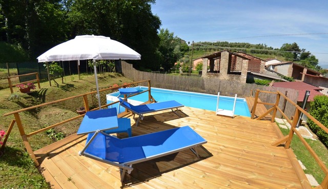 Beautiful villa for 2 guests with private pool, WIFI, TV and pets allowed, close to Lucca