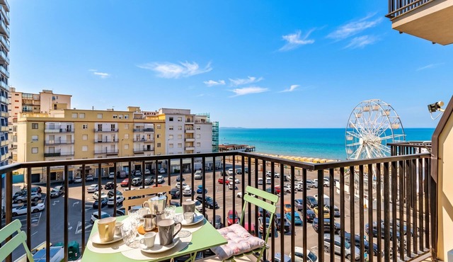 Bedo House - Beachfront Sea View Flat in Follonica, Follonica, Italy