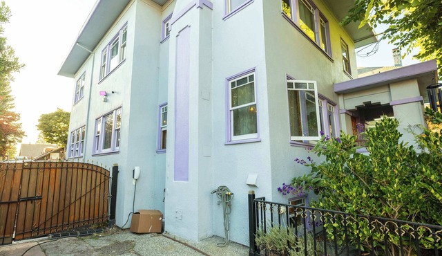 Berkeley Retreat w/ Chef’s Kitchen & Hot Tub