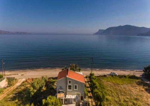 Big Blue Villa in Kisamos, 10 meters from Sea