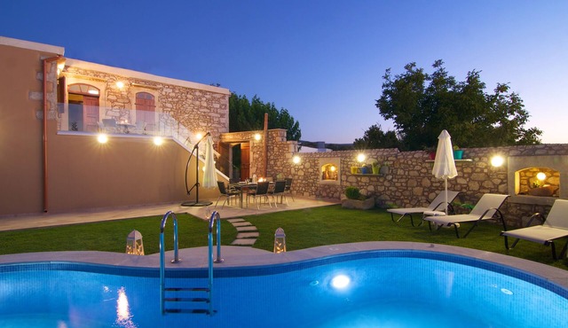 Blue Paradise villa With Pool And Jacuzzi For 5 People