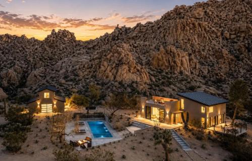Boulders Gate By The CoHost Company