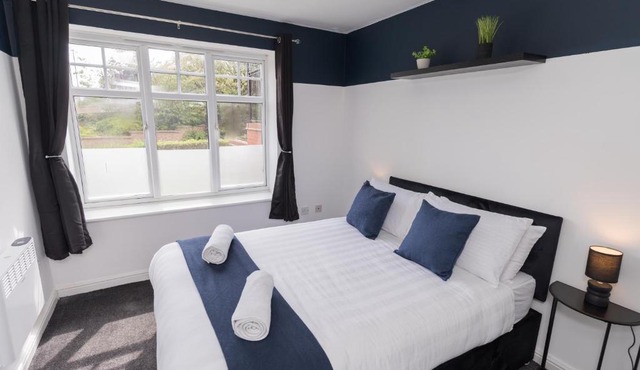 Boutique 2-Bed Apartment in Wolverhampton Centre