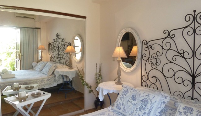 Calergi 16 - Boutique Resort Studio: Pool/Rooftop for Coffee in Sunset/Rethymno