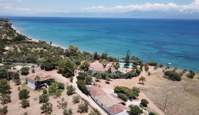 Calm, idyllic and close to the beach - holiday house with nice sea view | Messen
