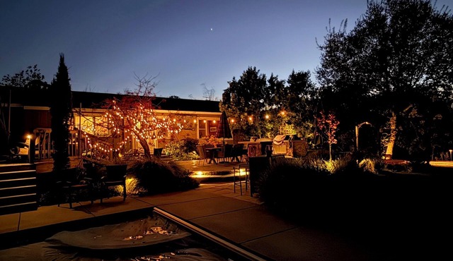Camp Chapman-Pool/Spa/Bocce/firepit/OD kitchen/Chickens-fresh eggs, and Horses.