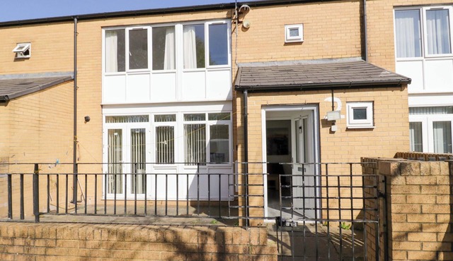 CARPENTERS COURT, family friendly, with a garden in Birmingham