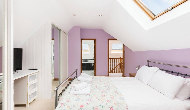 Central Bourton Gem|5 Bedrooms|Garden|Parking - Pass the Keys