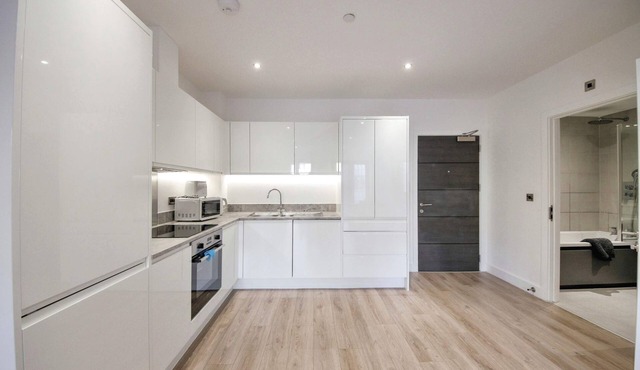 Central Solihull 1-Bed | Parking WiFi NEC