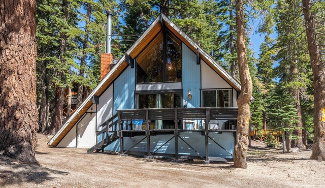 Chalet #25, Charming Ski in/Ski Out, just steps to the Mountain