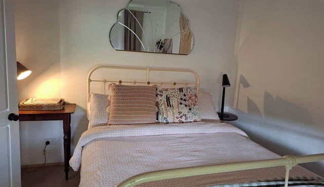 Charming 1-bedroom 100 year old miners cottage in lovely Korumburra.