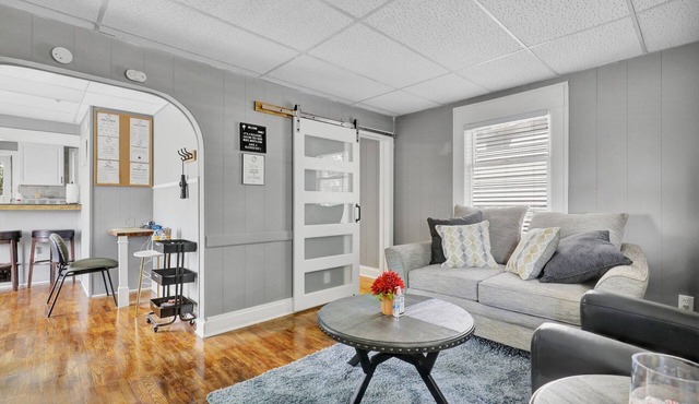 Charming 1 Bedroom House in Lansing, MI