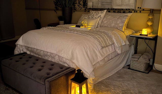 Charming 1-Guest bedroom suite & private bath, Coffee, Teas & WiFi in Auburn.