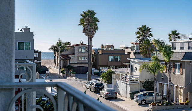 Charming 2 story 2,400 square feet, 4 Bedroom Beach Villa Silver Strand Beach