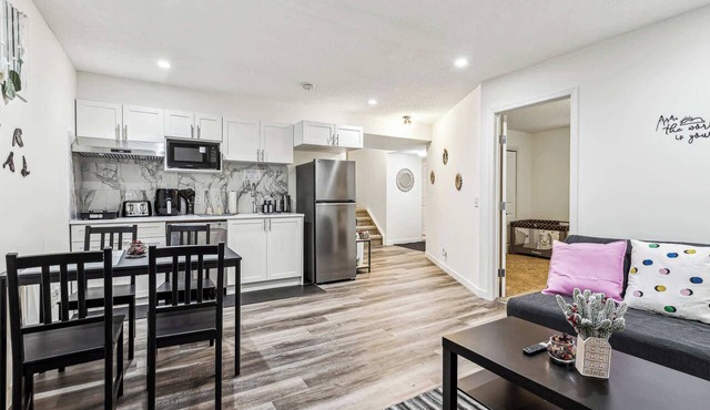 Charming Basement Suite With Parking & Laundry