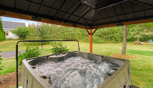 Charming Sister Bay Home | Backyard Oasis & HotTub