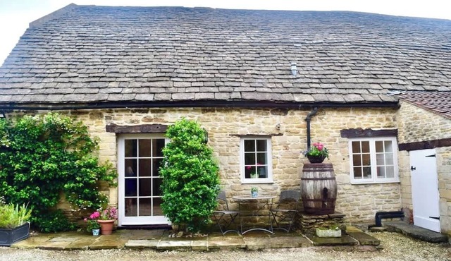 Charming Stone Cottage Near Bath's Attractions