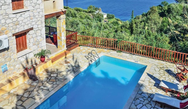Charming stone villa, short drive to beach