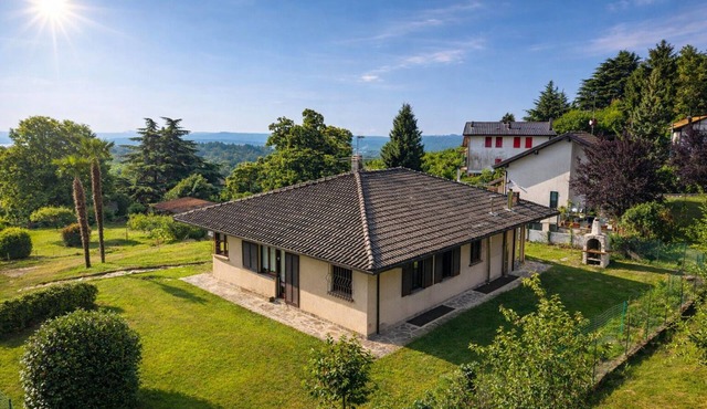 Charming Villa 4 BR, mit Garten & Jacuzzi - ideal für Familien und Gruppen