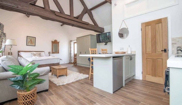 Charming Warwickshire Studio