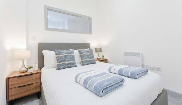 Chic 1-Bed Dudley Pad with Free Parking