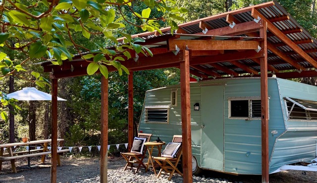 Chic 1967 Aristocrat Camper | Glamping (Tub)