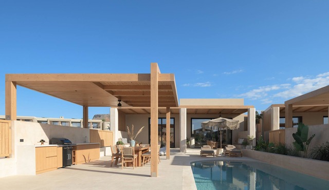 Cicada Zoe Suite, Elegant Beach Living