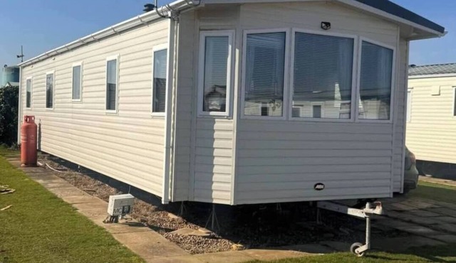 Coastfields MC27 3-bedroom caravan in quaint Ingoldmells perfect for families