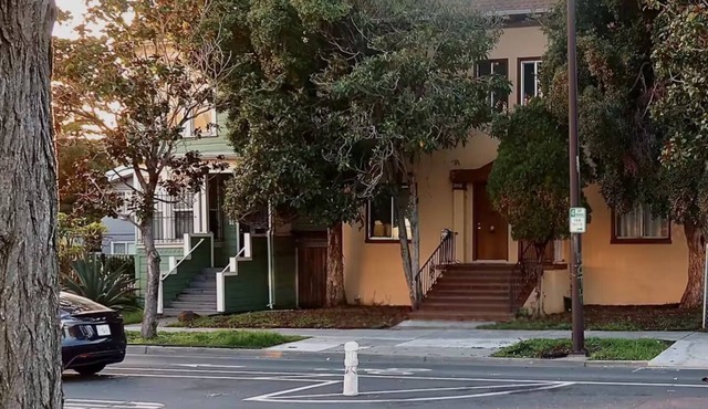 Comfortable 2BR Apt near BART & UC Berkeley