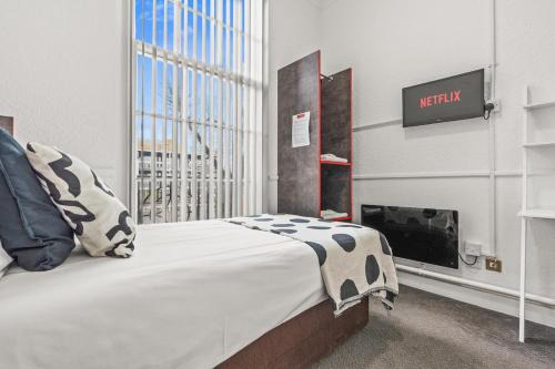 Compact Studio Single, Kitchen, WiFi, Parking in Dudley