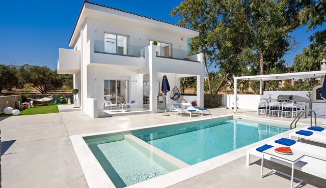Constantinos Villa, Sublime Island Εscape.Walking distance to the beach & shops