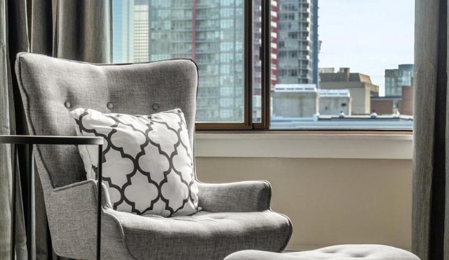 Contemporary, cozy & easy to Rocky Mountains from Calgary !