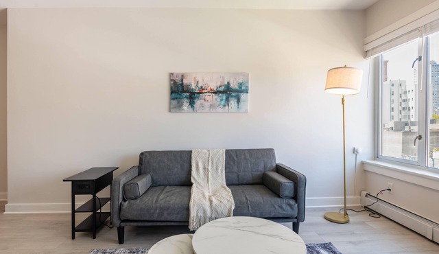 Convenient & Modern Premium 1BR Residence with Modern Kitchen & In-Unit Laundry.