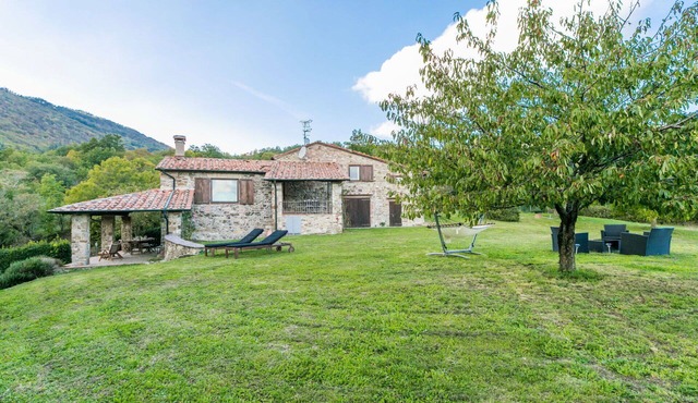 Cosy apartment for 9 people with WIFI, TV, patio and pets allowed