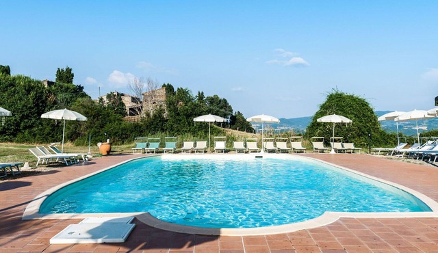 Cosy apartment in villa for 4 guests with WIFI, pool, TV, patio and pets allowed